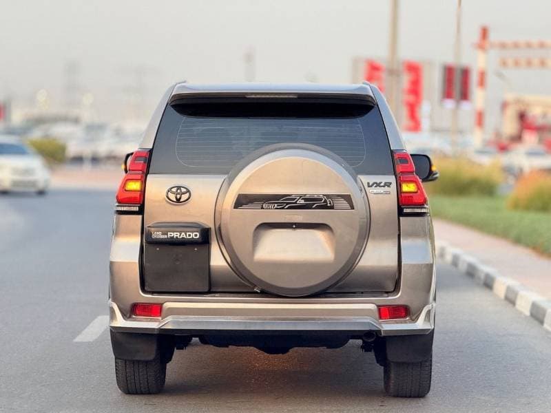 2018 Toyota Prado VXR thumbnail 4