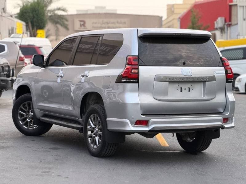 2019 Toyota Prado GXR thumbnail 2