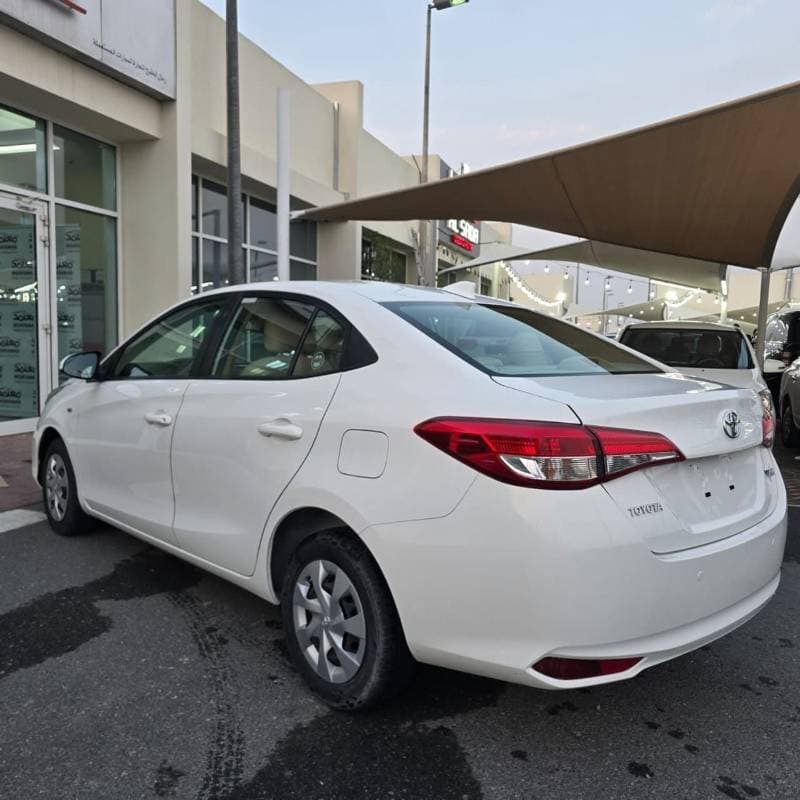 2022 Toyota Yaris E thumbnail 7