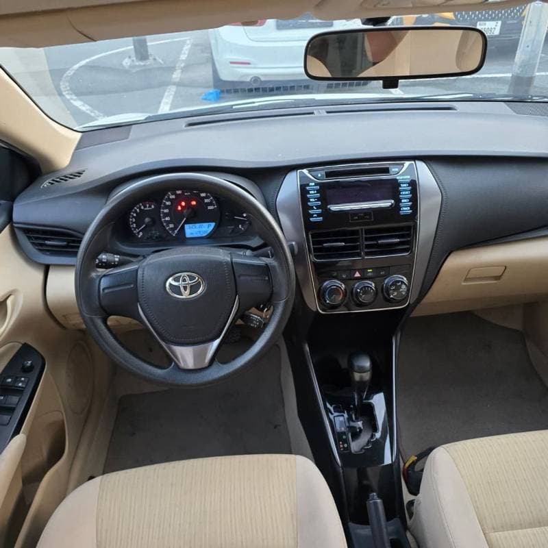 2022 Toyota Yaris E thumbnail 3