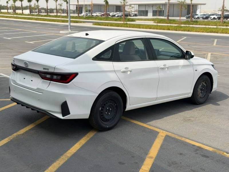 2026 Toyota Yaris E thumbnail 3