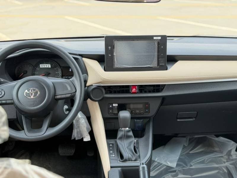 2026 Toyota Yaris E thumbnail 8