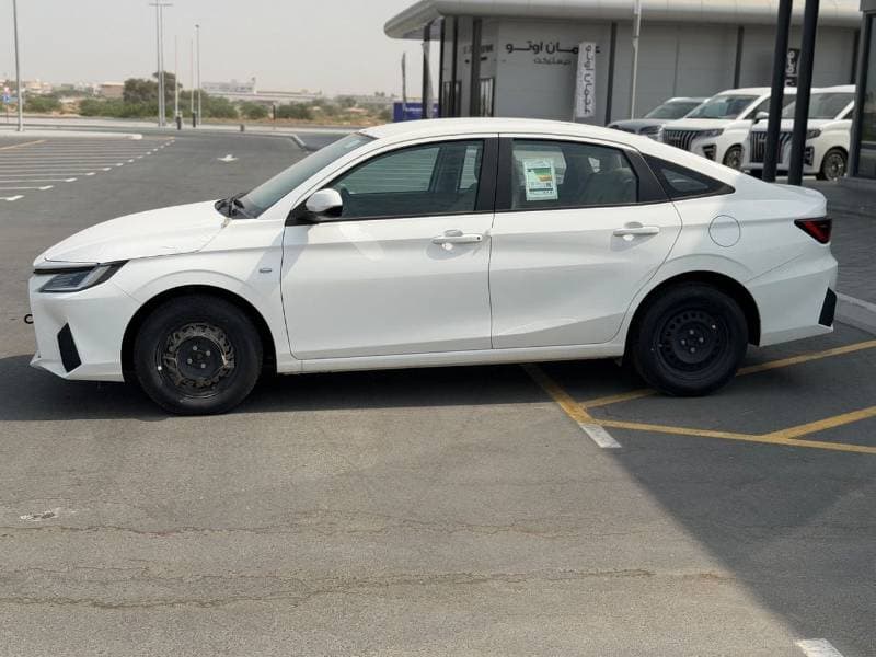 2026 Toyota Yaris E thumbnail 6