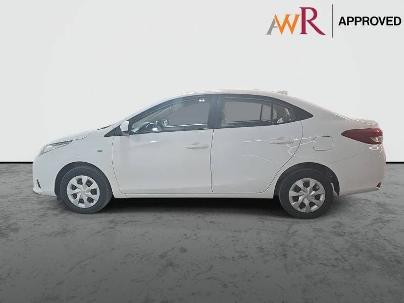 2022 Toyota Yaris E thumbnail 5