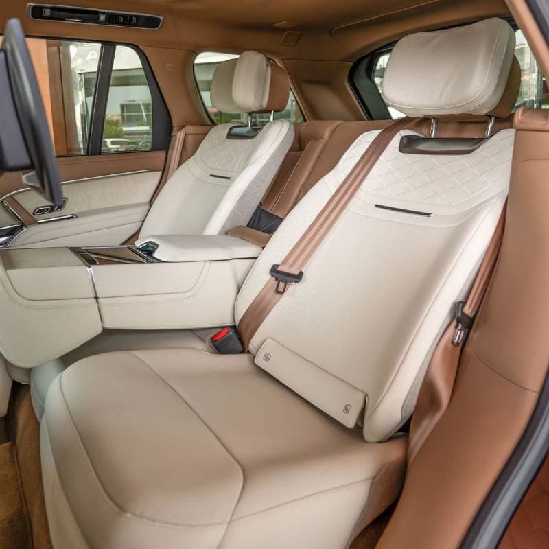 2026 Land Rover Range Rover SV LWB P615 thumbnail 8