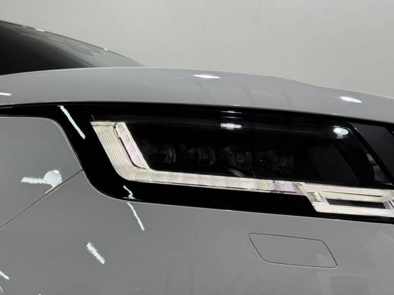 2025 Land Rover Range Rover SE thumbnail 8