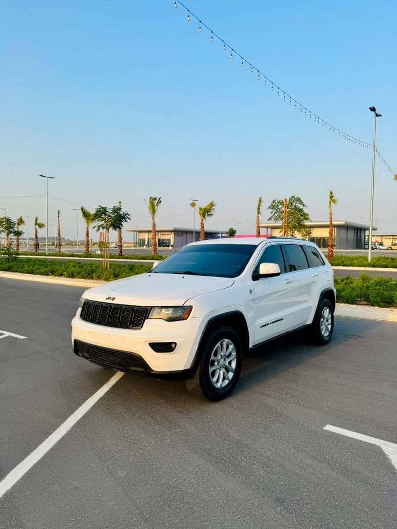 2021 Jeep Grand Cherokee LAREDO thumbnail 7