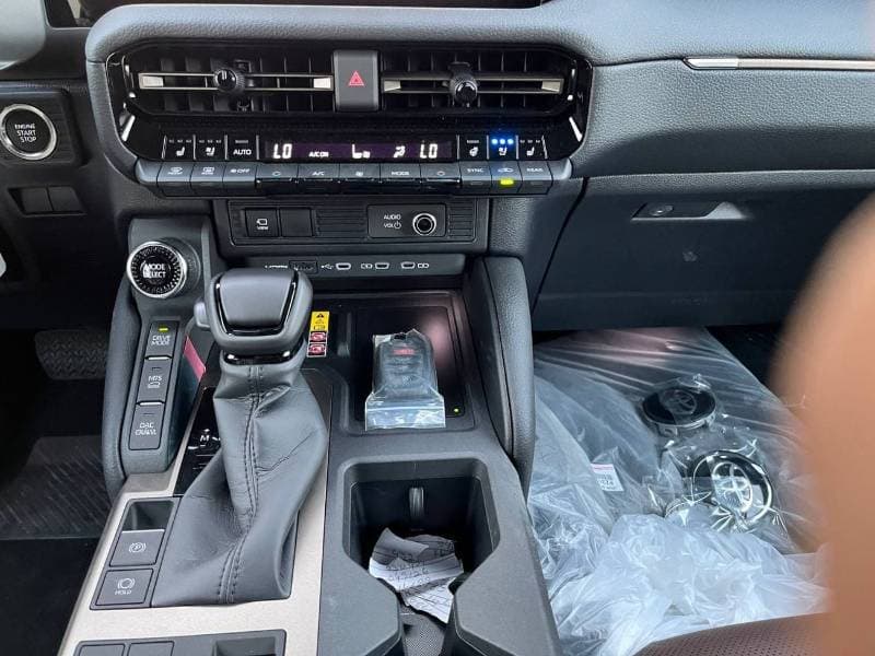 2026 Toyota Prado ADVENTURE thumbnail 4