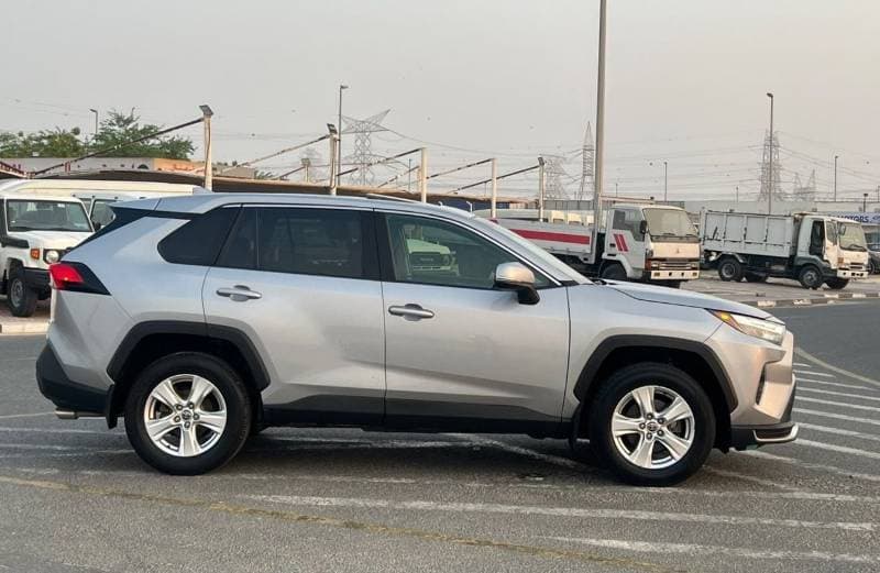 2021 Toyota RAV4 XLE thumbnail 8