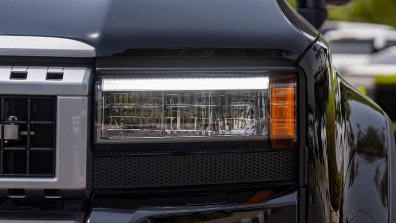 2025 Toyota Prado thumbnail 3