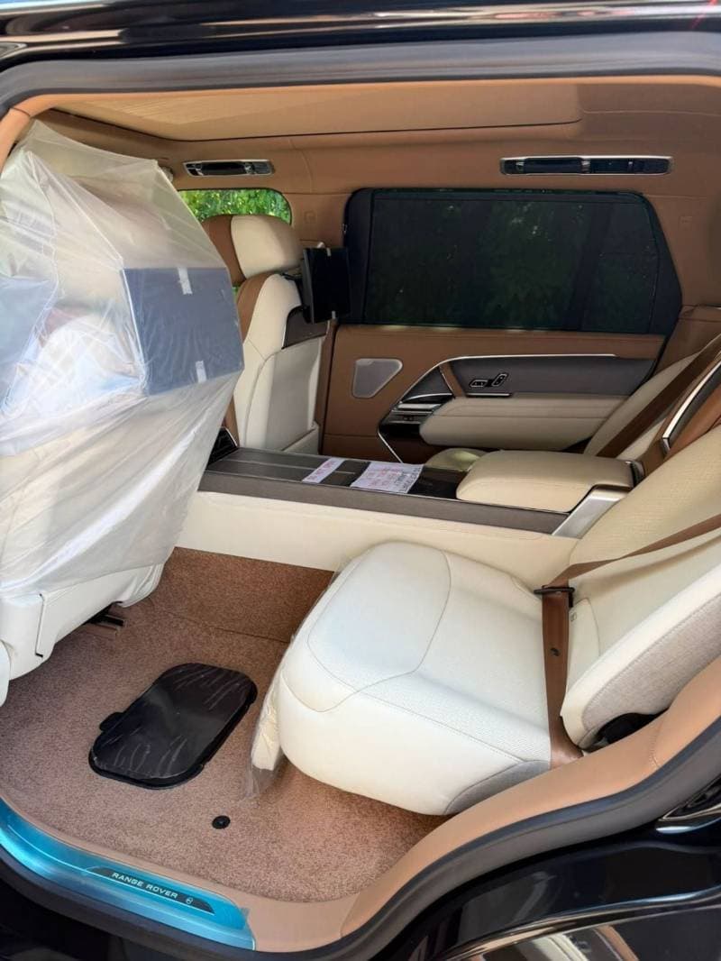 2026 Land Rover Range Rover SV LWB P615 thumbnail 8