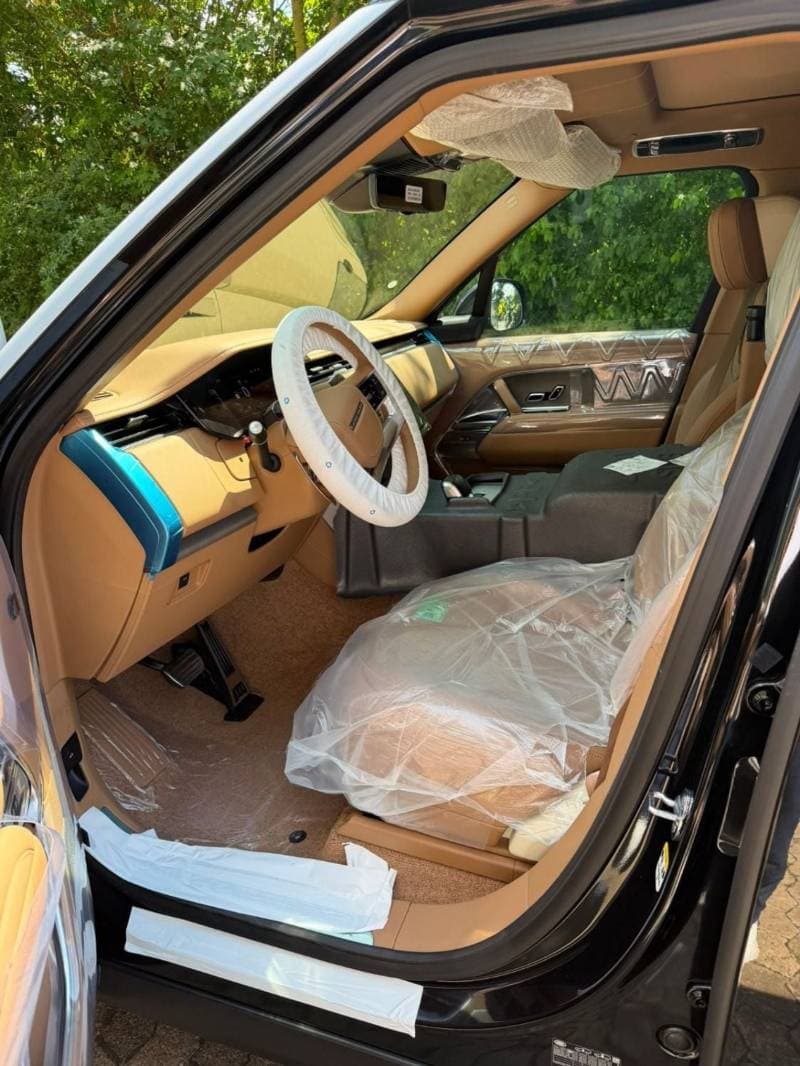 2026 Land Rover Range Rover SV LWB P615 thumbnail 6
