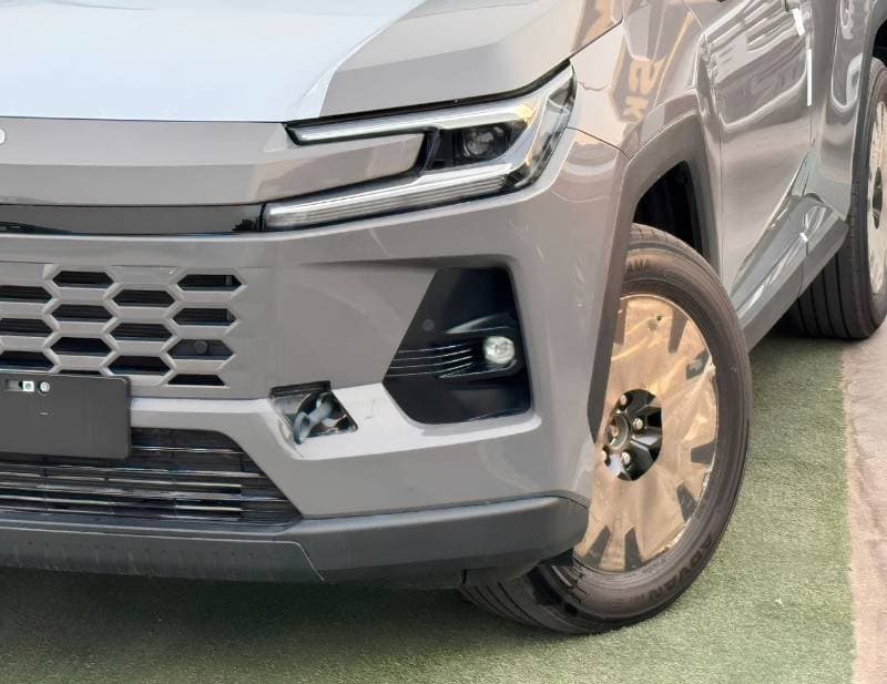 2026 Toyota RAV4 XLE thumbnail 7