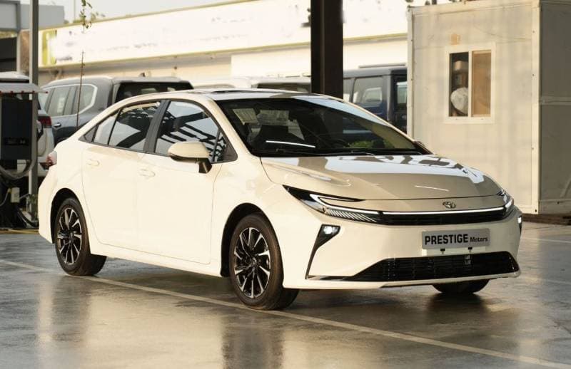 2026 Toyota Corolla XLI HEV thumbnail 2