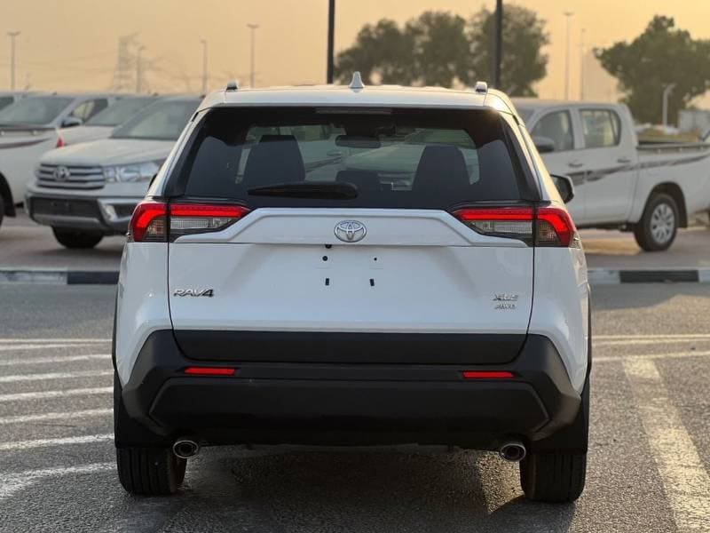 2025 Toyota RAV4 thumbnail 5