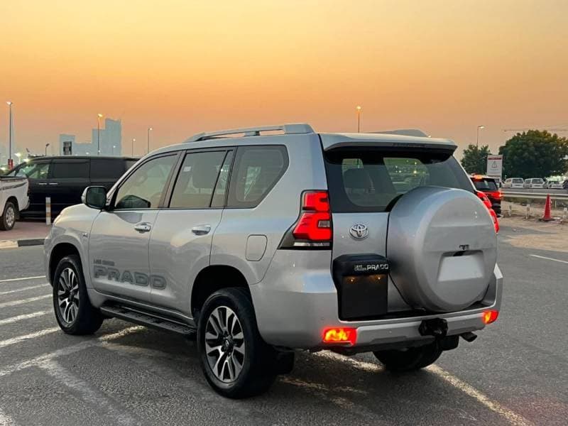 2022 Toyota Prado thumbnail 5