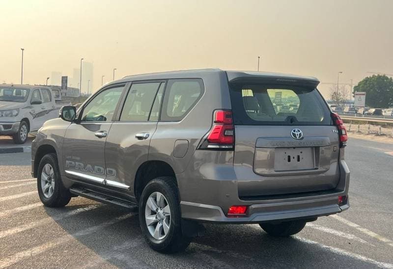 2022 Toyota Prado TX L thumbnail 4