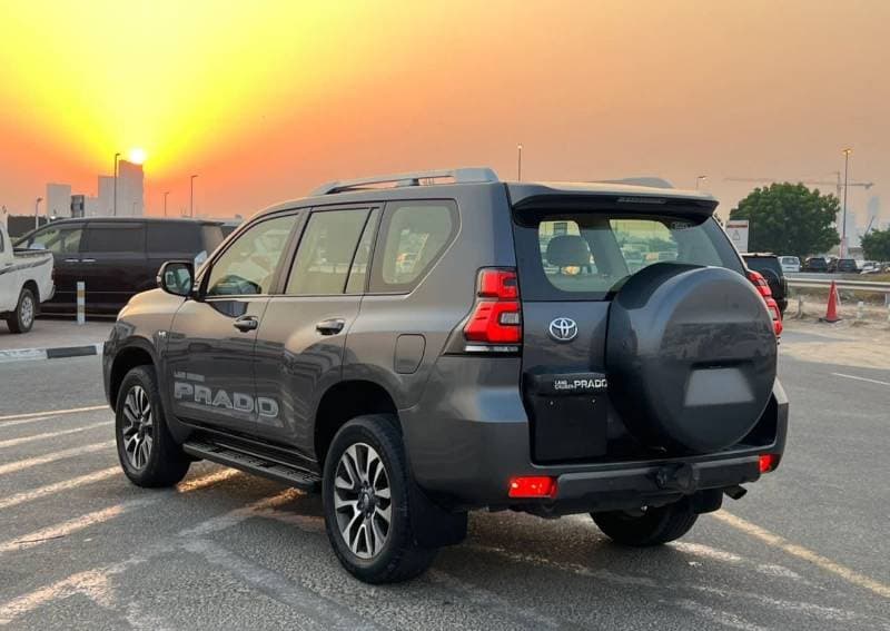 2022 Toyota Prado thumbnail 4