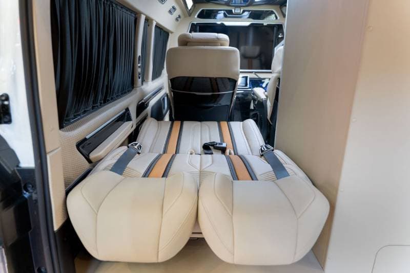 2025 Toyota Hiace GL thumbnail 7