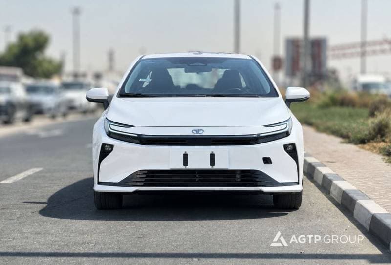 2026 Toyota Corolla XLI HEV thumbnail 2