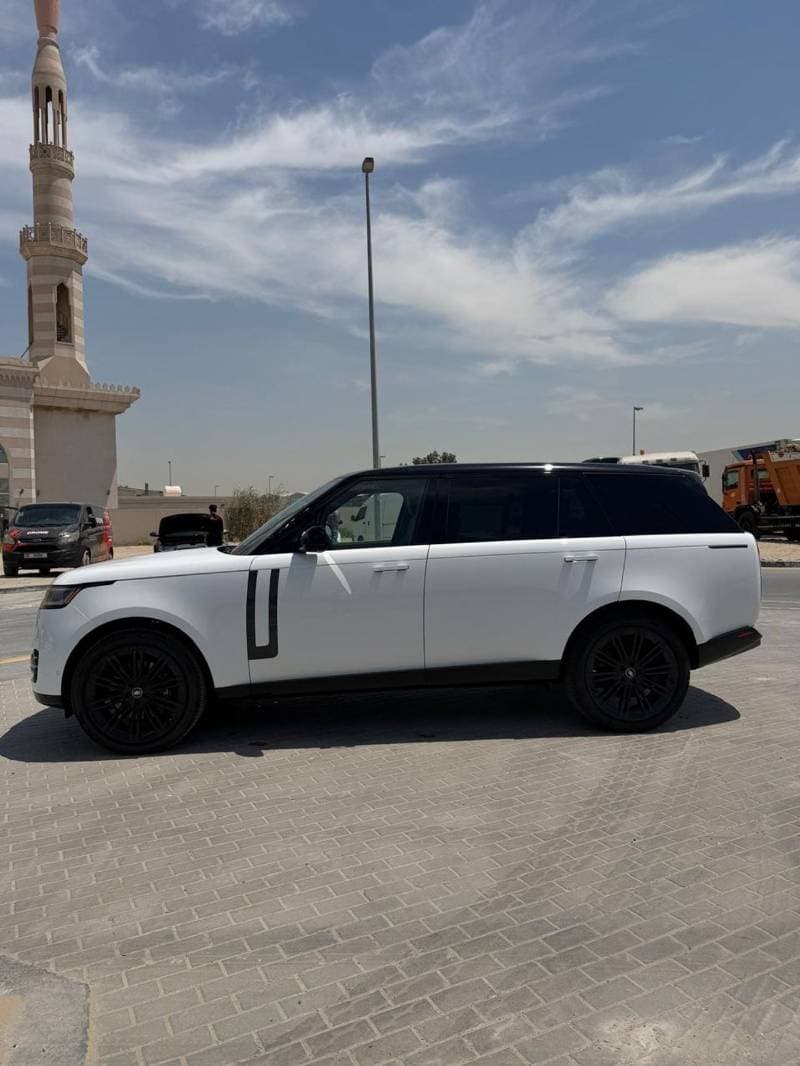 2025 Land Rover Range Rover SE thumbnail 6