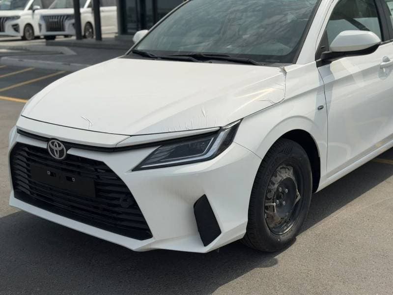 2026 Toyota Yaris E thumbnail 5