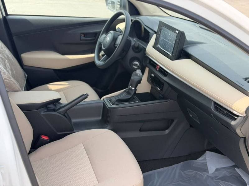 2026 Toyota Yaris E thumbnail 7
