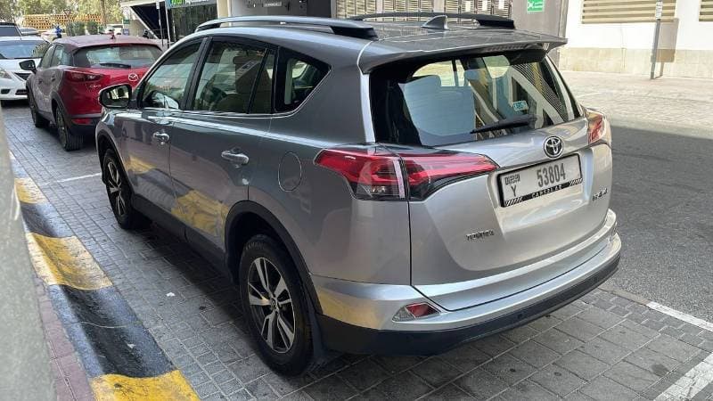 2018 Toyota RAV4 EX thumbnail 6