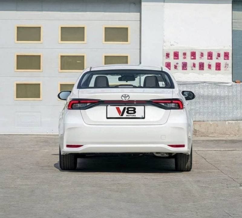 2026 Toyota Corolla XLI HEV thumbnail 3