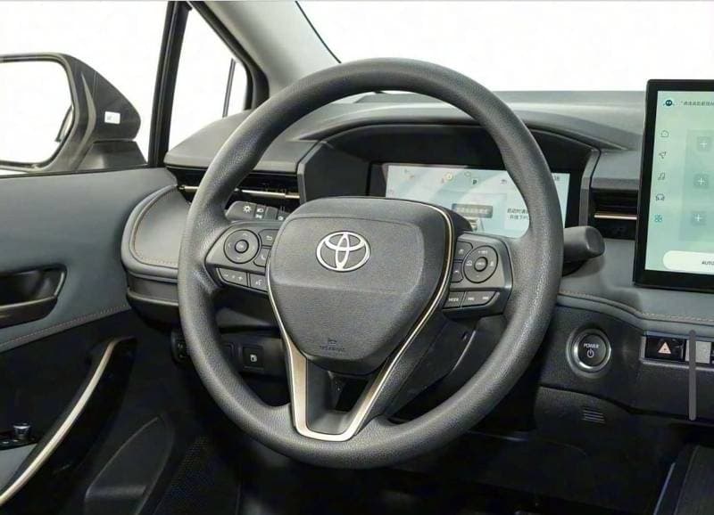 2026 Toyota Corolla XLI HEV thumbnail 7