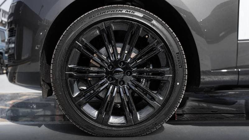 2026 Land Rover Range Rover HSE P400 thumbnail 7
