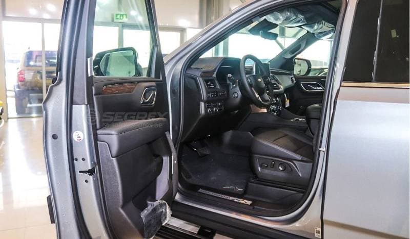 2023 Chevrolet Suburban thumbnail 7