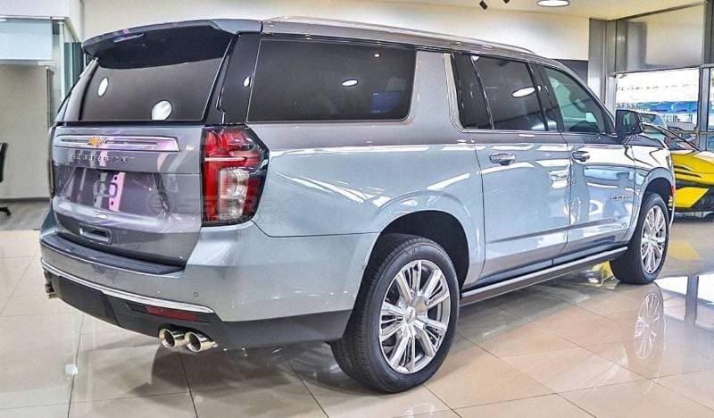 2023 Chevrolet Suburban thumbnail 4