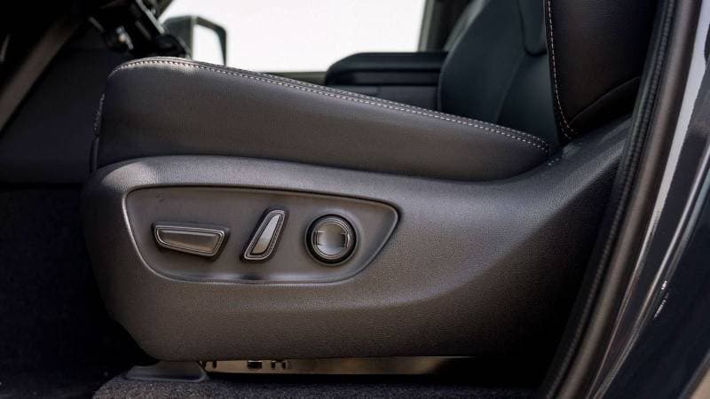 2025 Toyota Prado VXR thumbnail 5