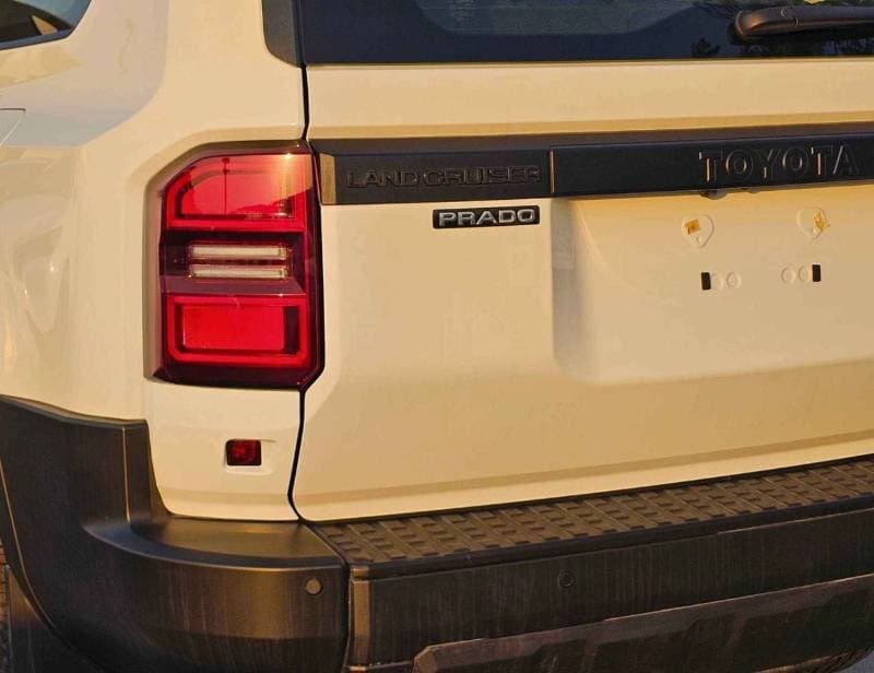 2025 Toyota Prado URBAN thumbnail 7