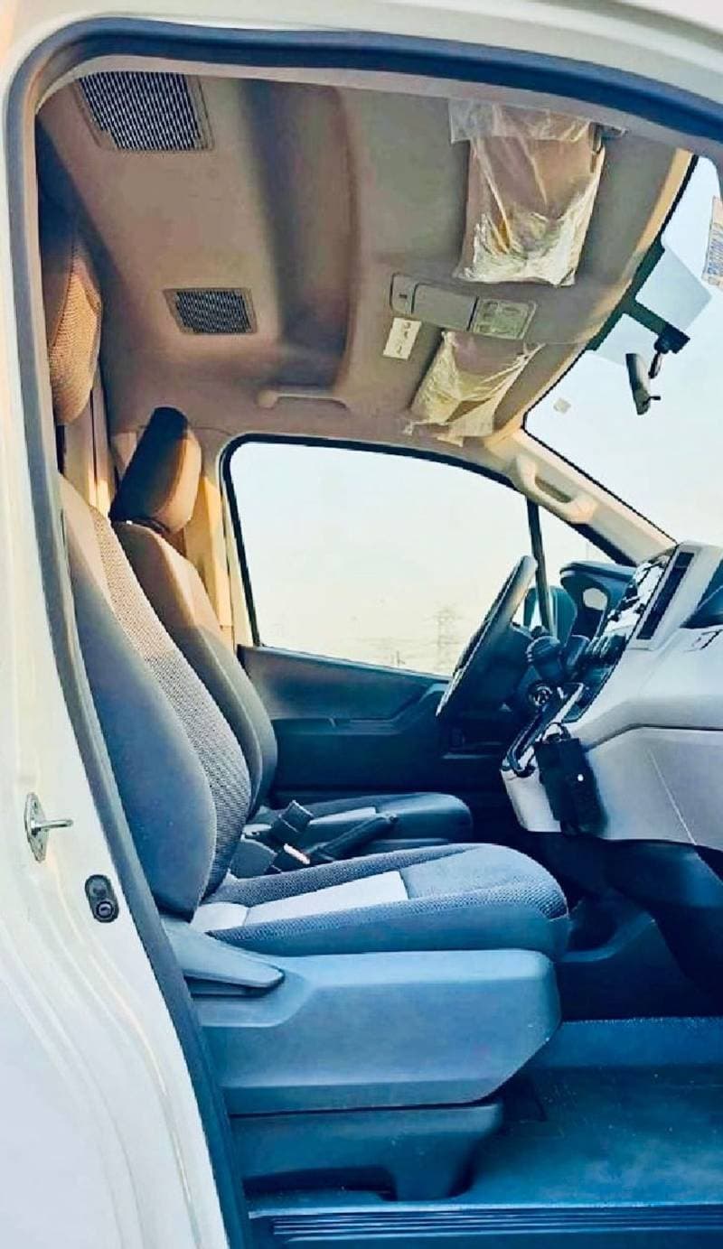 2022 Toyota Hiace GL thumbnail 6