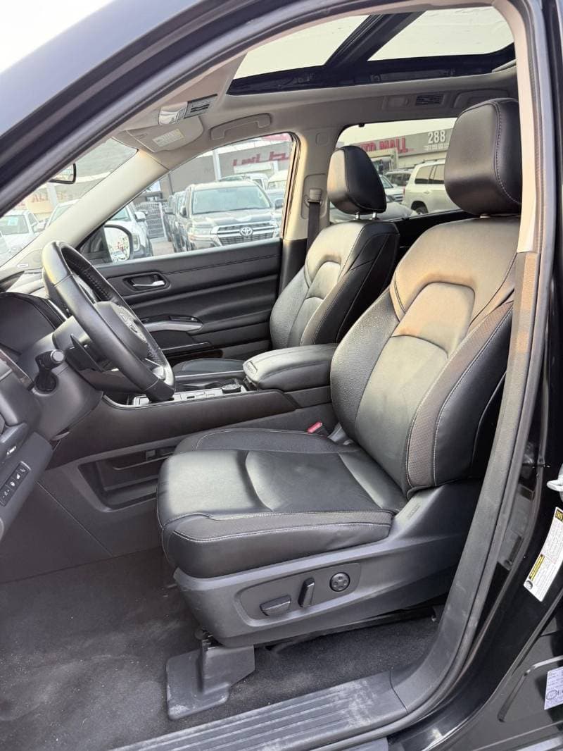 2023 Nissan Pathfinder SL thumbnail 6