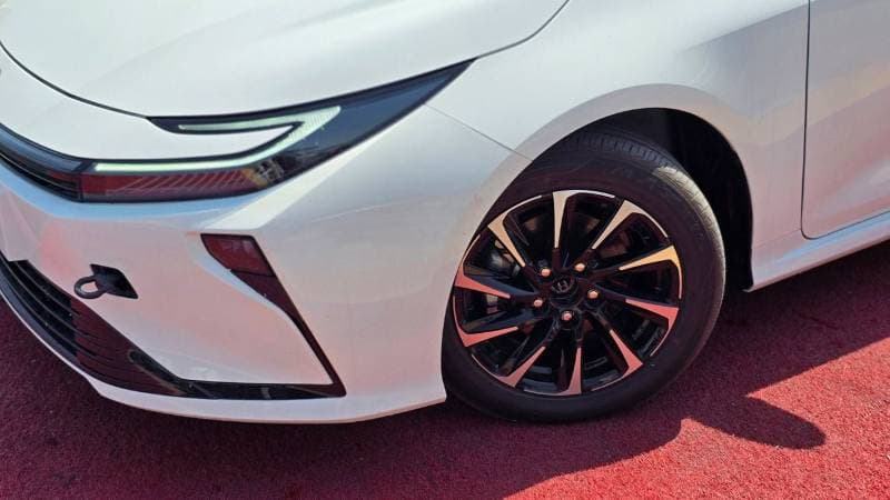 2026 Toyota Corolla XLI HEV thumbnail 6