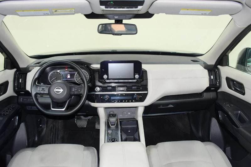 2025 Nissan Pathfinder S thumbnail 5