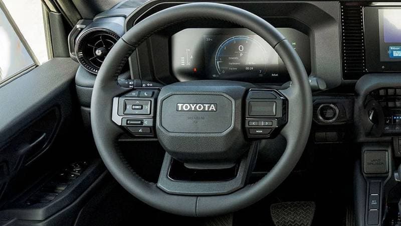 2025 Toyota Prado GXR thumbnail 8