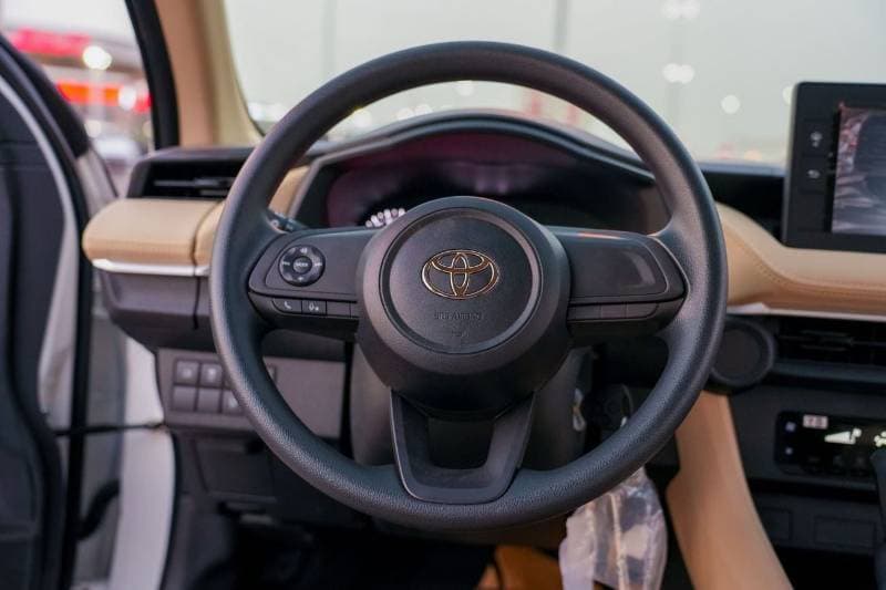 2026 Toyota Yaris E thumbnail 8
