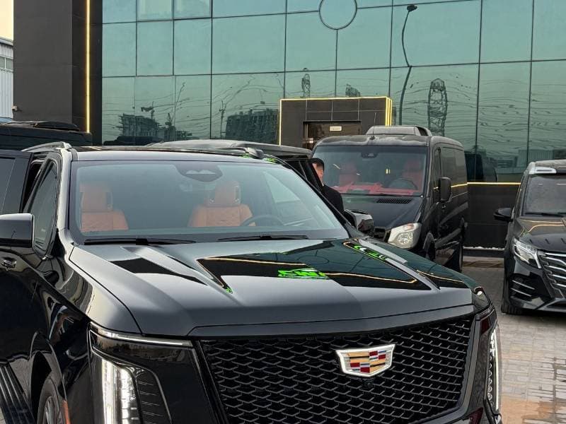 2026 Cadillac Escalade LUXURY thumbnail 2