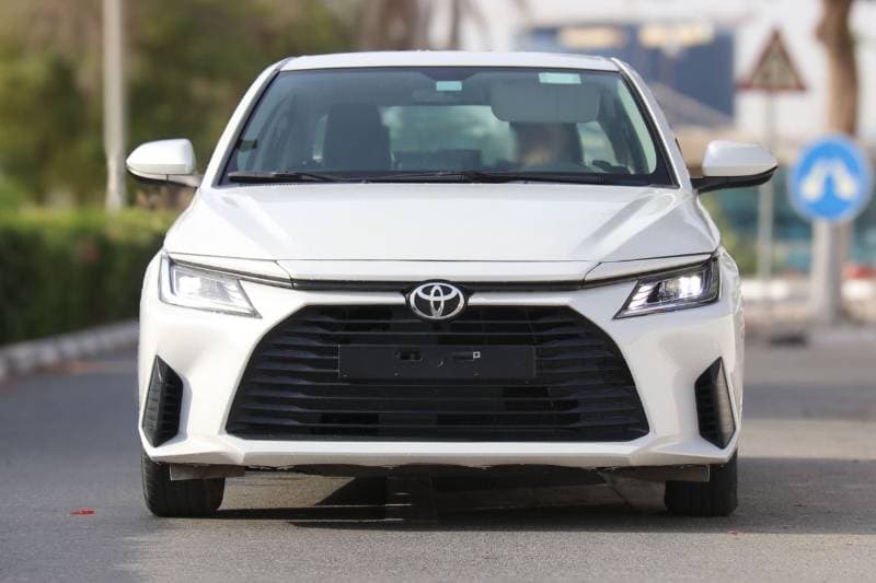 2024 Toyota Yaris E thumbnail 2