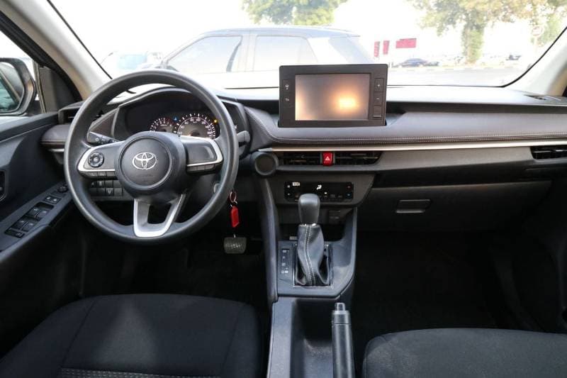 2024 Toyota Yaris E thumbnail 8