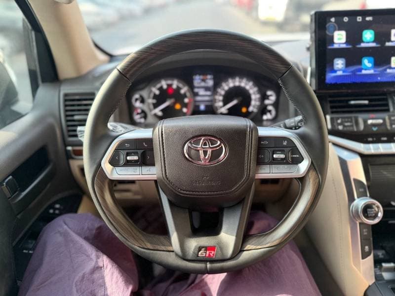 2018 Toyota Land Cruiser GXR thumbnail 8
