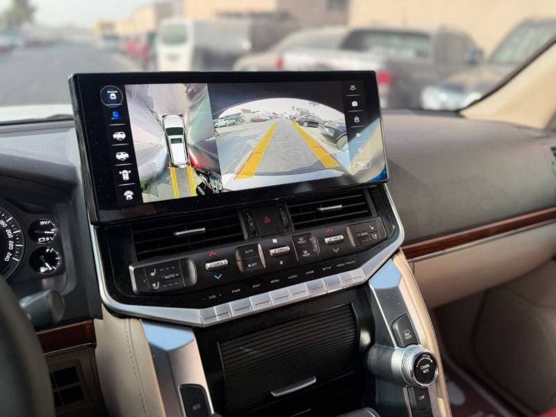 2018 Toyota Land Cruiser GXR thumbnail 7