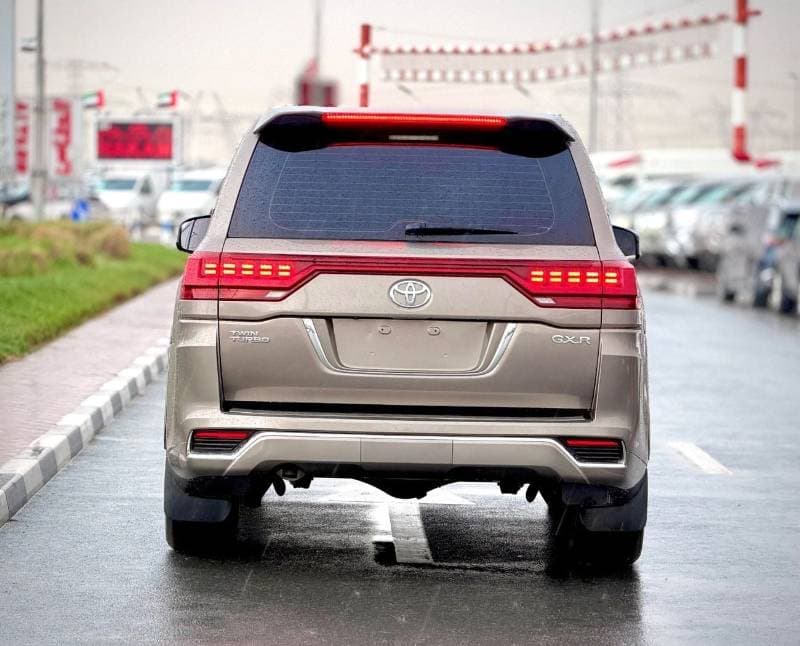 2019 Toyota Land Cruiser GXR thumbnail 6