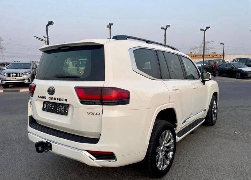 2022 Toyota Land Cruiser VXR thumbnail 4