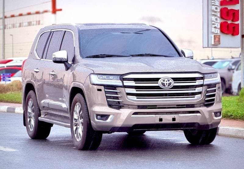 2017 Toyota Land Cruiser thumbnail 3