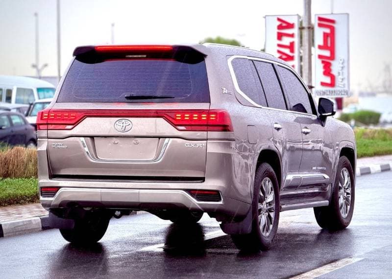2017 Toyota Land Cruiser thumbnail 4